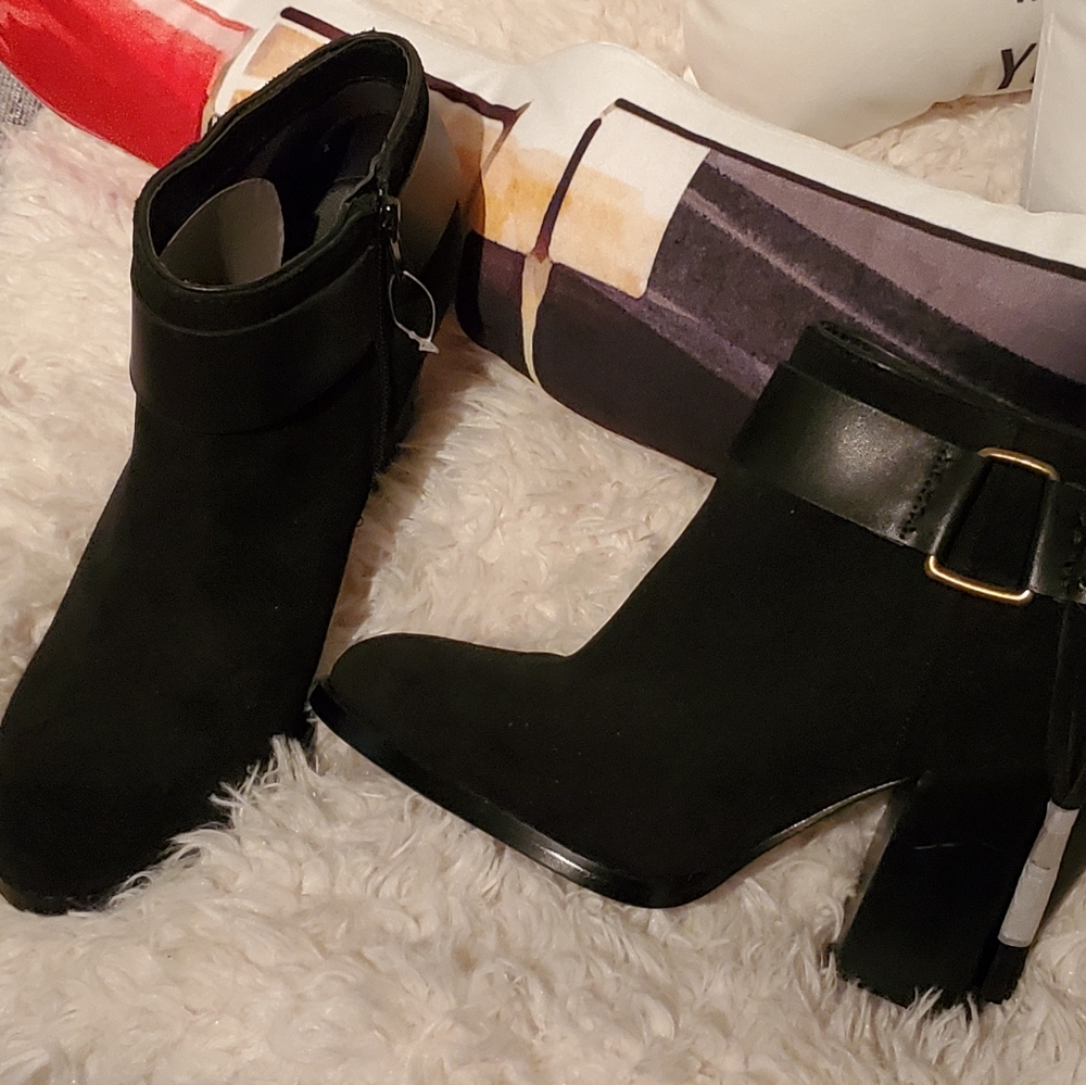 Kensie Massey NWOT Black Suede Booties